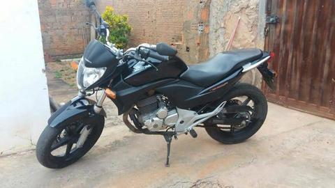 Vendo ou troco CB300 e vectra - 2011