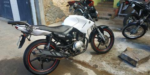 Vendo Moto Yamaha YBR 125 ED completa - 2014