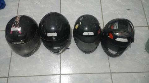 Vendo 4 capacetes usados pra quem tem interesse de reformar valor os 4 por 60 reais