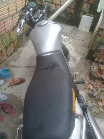 Vende-Se uma moto tintan 150 prata entra em contado - 2005