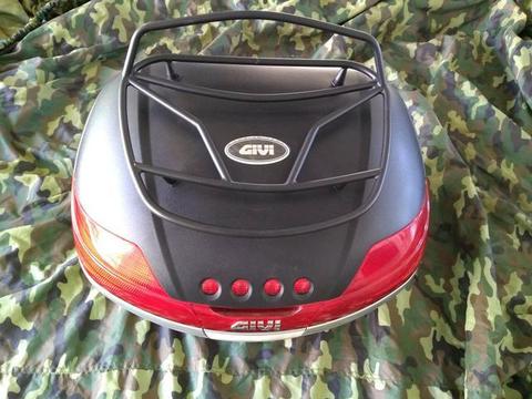 Vendo baú v46 givi ótimo estado