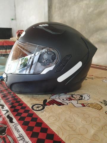 Capacete Zeus semi novo