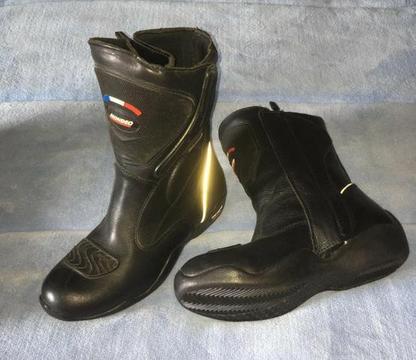 Botas e alforge givi