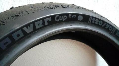 Pneus Metzeler Supermoto e Michelin Power Cup Evo - usados