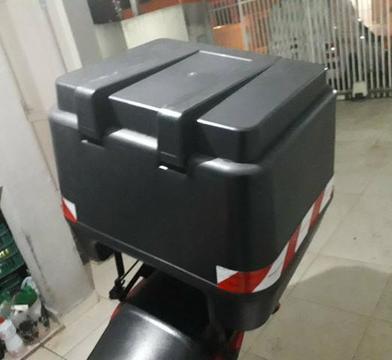 Bau de 80 litros e acessórios