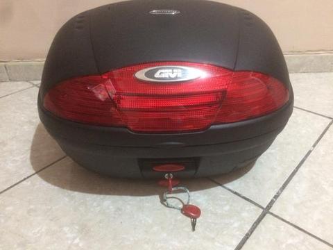 Vendo este Bauleto Givi E450 45L NOVO