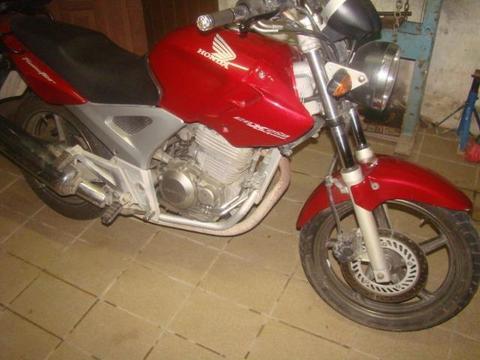 Honda Cbx 250cc vermelha - 2006