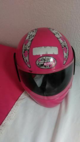 Vende-se capacete de criança