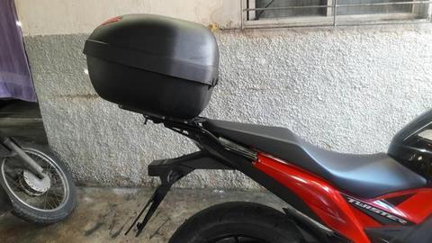 Vendo esse baú ,mais suporte para cb twister está semi novo