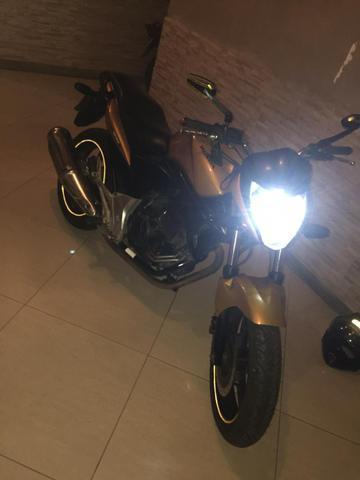 Vendo CB 300 muito conservada - 2010