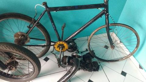 Bicicleta + dois motores