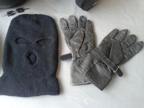 Vendo clava e luva de couro