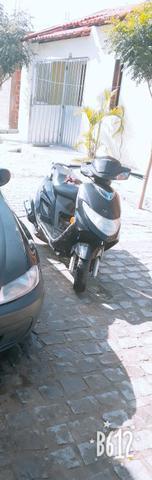 Vendo uma moto suzuki burgman 125cc - 2008