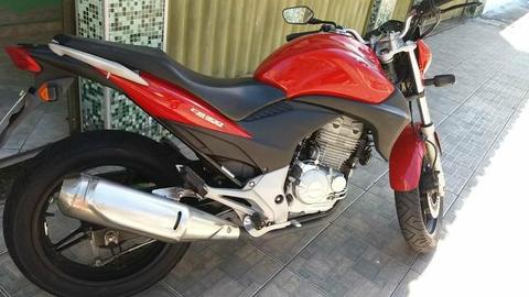 Vendo moto CB 300 - 2011