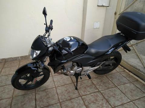 CB300 baixa quilometragem - 2014