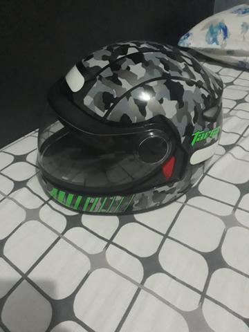 Capacete