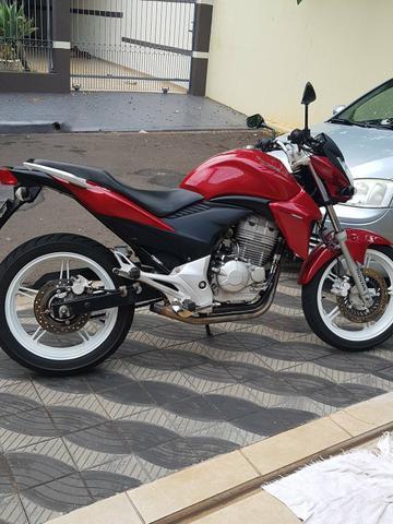 Cb 300r bordô - 2013