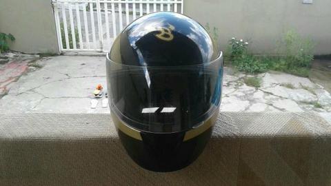 Capacete em estado de novo Contato 98468-7678