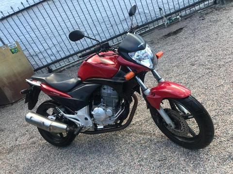 Honda CB300 2010 32 mil km - 2010