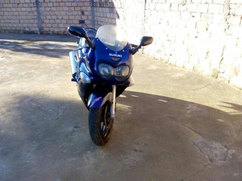 Moto gsx 750 ano 2004/2005 - 2005