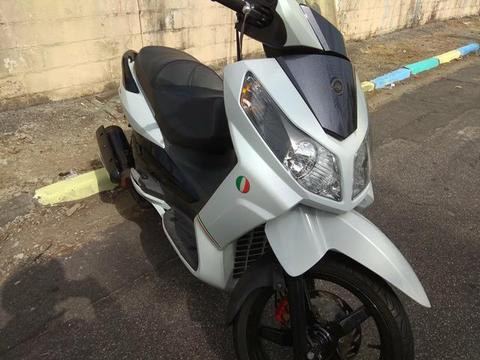 Moto Scooter Dafra - 2014