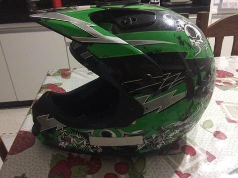 Capacete semi novo
