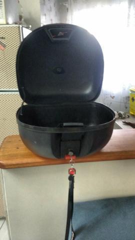 Baú para moto semi novo c suporte