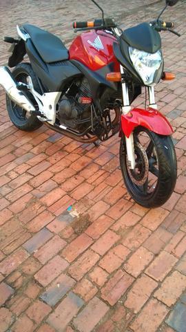 Cb 300R vendo ou troco por moto menor mais volta - 2011