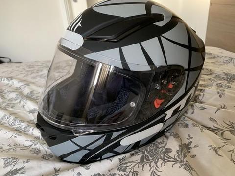 Capacete MT Revenge