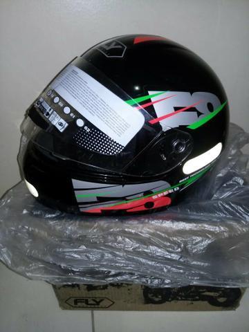 Vendo Capacete Novo Na Caixa BARATOO $90.00