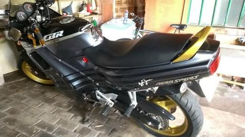 Honda CBR 450sr toda revisada - 1989