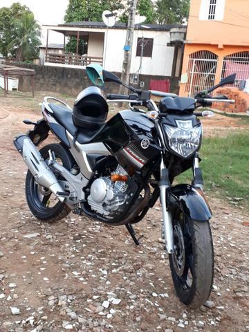 Moto top quitada bem cuidada - 2015