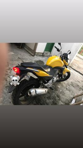 Vendo cb 300 ano 2012 cor amarela - 2012