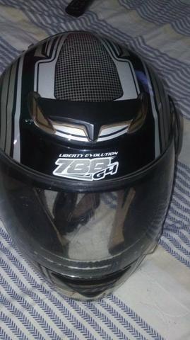 Capacete semi novo