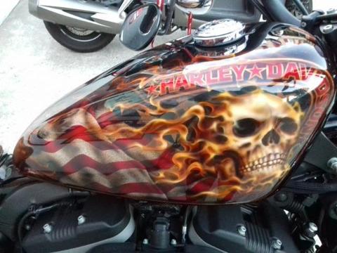 Harley Davidson 883 R - 2011