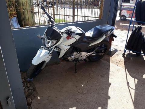 Vendo uma cb 300 ano 2014 / 2014 sem abs - 2014