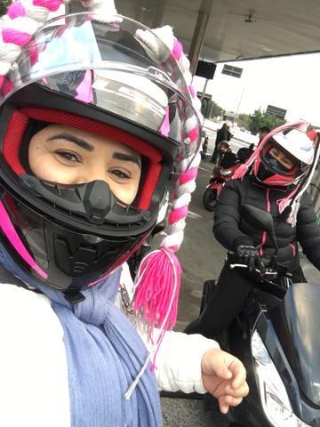 Capacete com estilo tranças