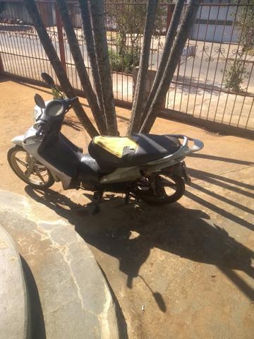 Vendo uma ueber motor muito bom peneus palita so falta as carenagem otimapra andar - 2008