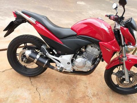 Vendo cb 300 ano 2014 modelo 2015 em perfeito estado documento só pra dezembro de 2020 - 2015