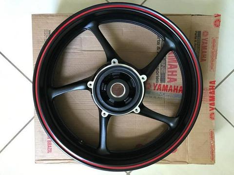 Roda dianteira Yamaha xj6 zero na caixa