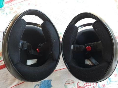 2 capacetes semi-novos por 130 reais ()