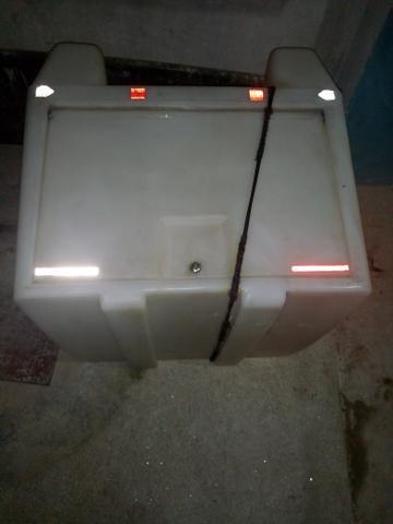 Baú grande de entregas de motoboy