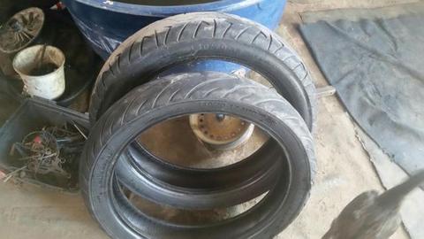 Vendo ou troco dois pneus Cb 300 ou 250