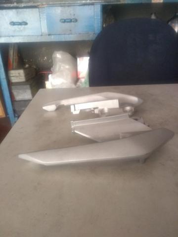 Vendo um par de alças traseira da Twister 250 2018 original nova
