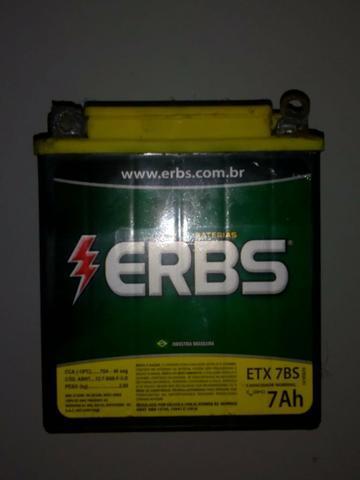 Vendo bateria 7AH pra moto informações zap *