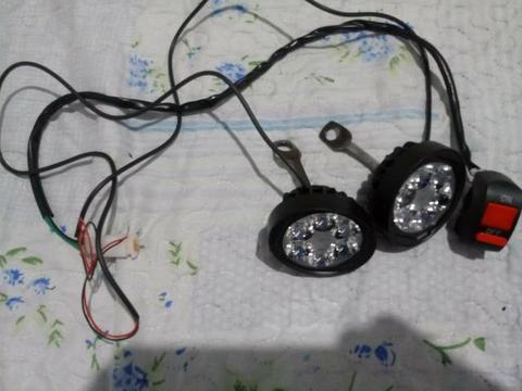 Farol auxiliar para motos com botão liga/desliga. 6 leds