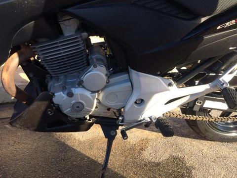 Vendo uma cb 300 toda filé nada a fazer - 2010