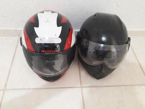 4 capacetes