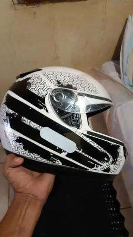 Vende-se um capacete