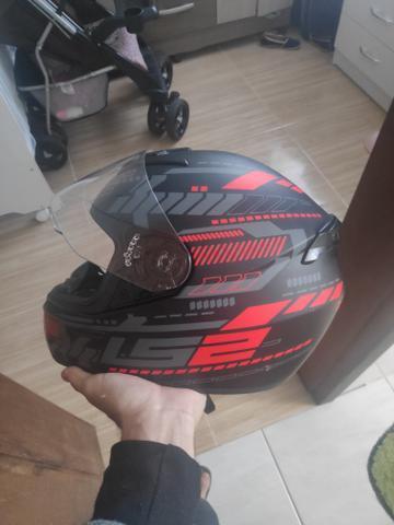 Capacete semi novo LS2